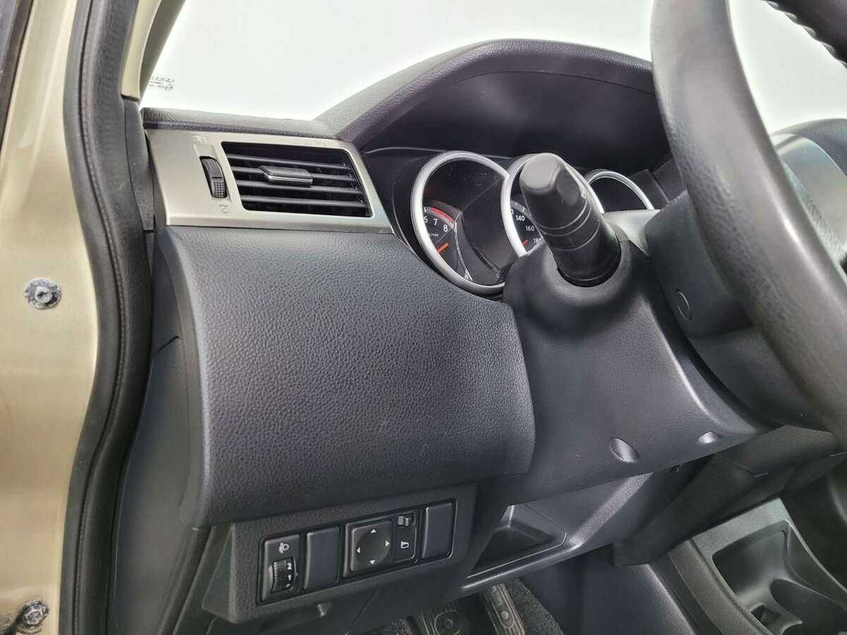 Купить Nissan Tiida, 2013, 77 000 км, фото №9