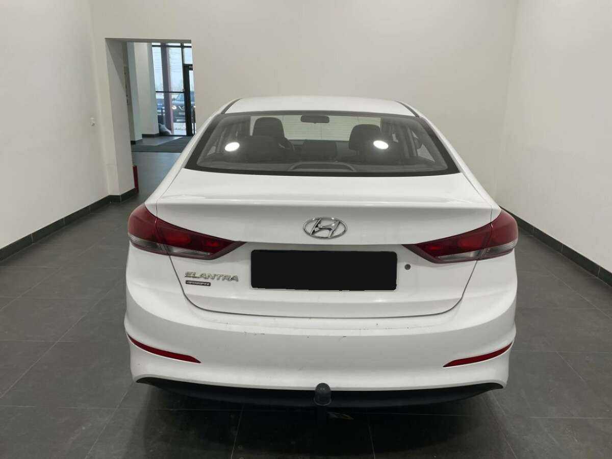 Купить Hyundai Elantra, 2016, 137 993 км, фото №4