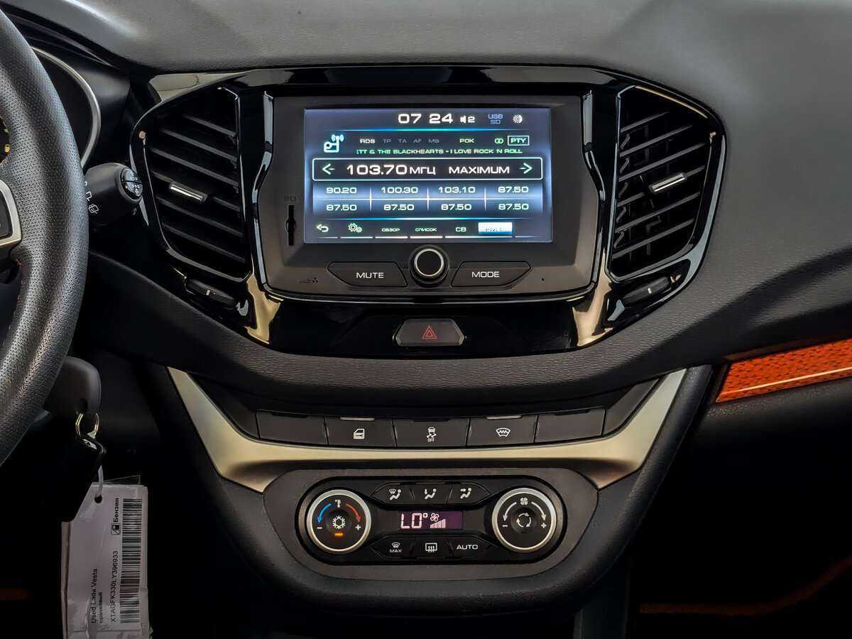 Купить Lada (ВАЗ) Vesta SW Cross, 2019, 69 459 км, фото №13