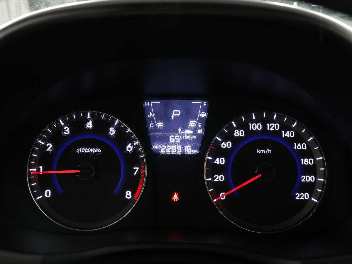 Купить Hyundai Solaris, 2012, 228 913 км, фото №7