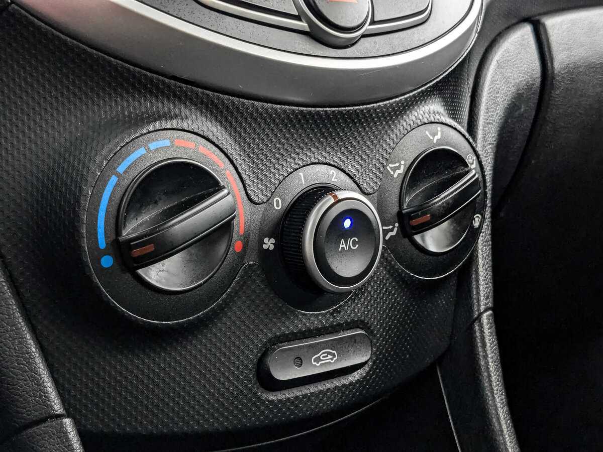 Купить Hyundai Solaris, 2013, 140 747 км, фото №17