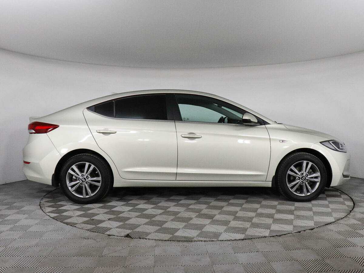 Купить Hyundai Elantra, 2017, 88 315 км, фото №4