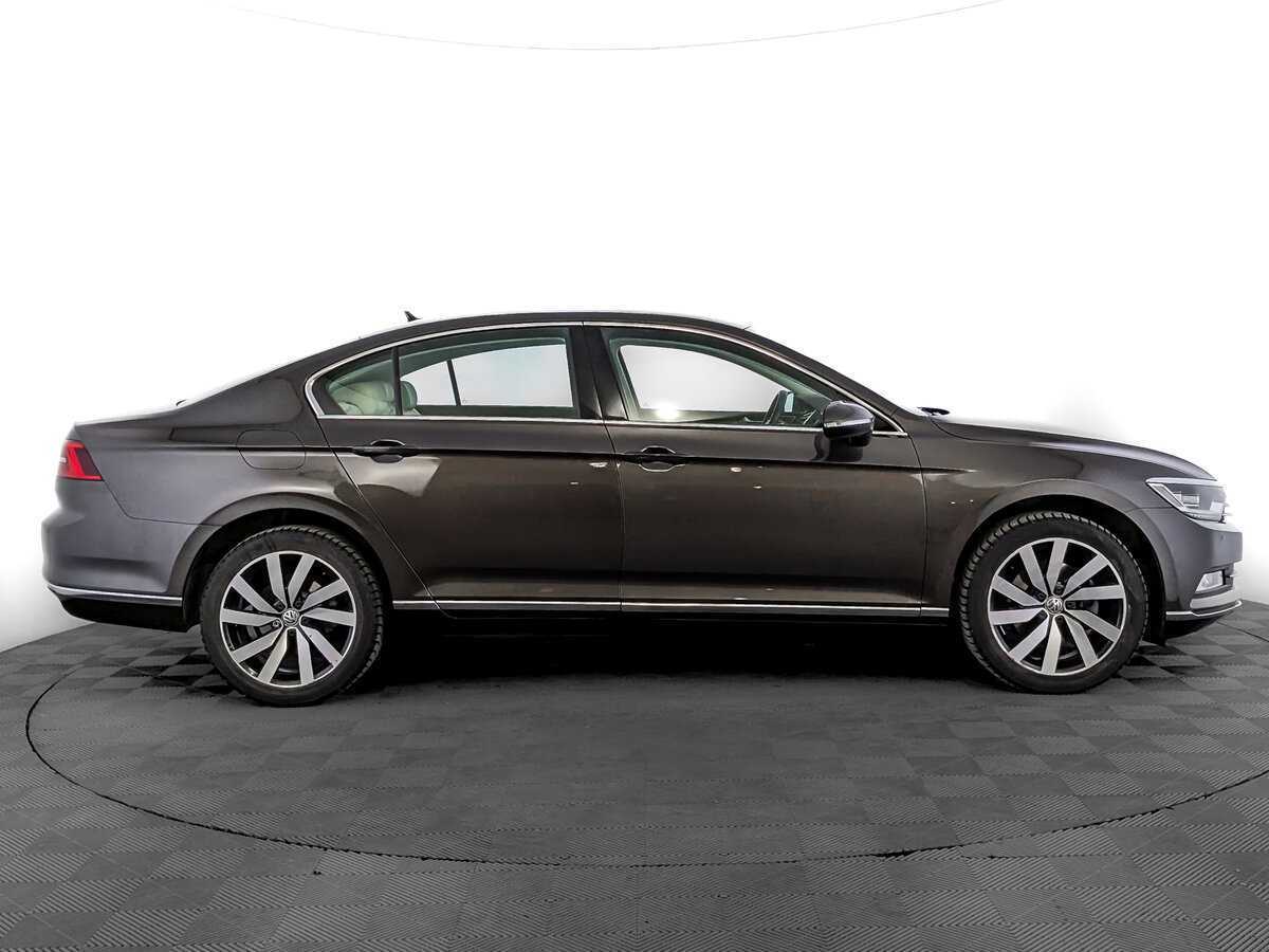 Купить Volkswagen Passat, 2017, 75 878 км, фото №4