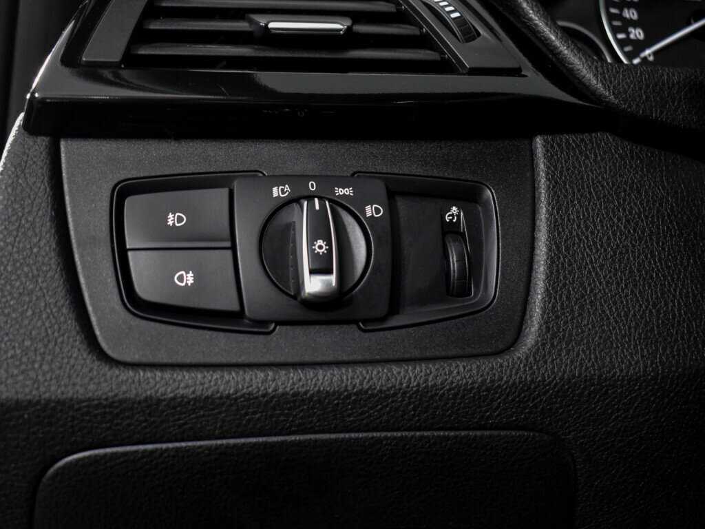 Купить BMW 3 серии 318i, 2017, 177 000 км, фото №10