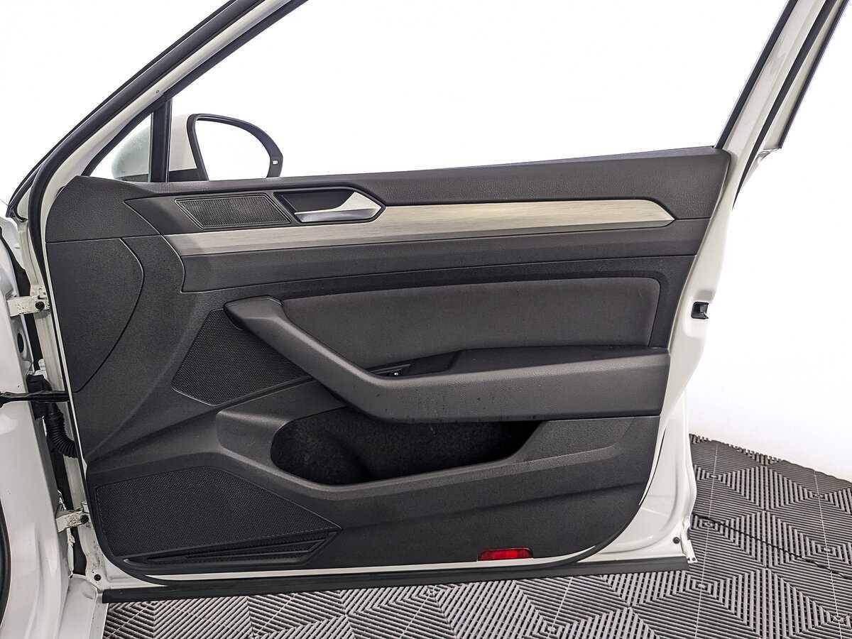 Купить Volkswagen Passat, 2017, 120 532 км, фото №25