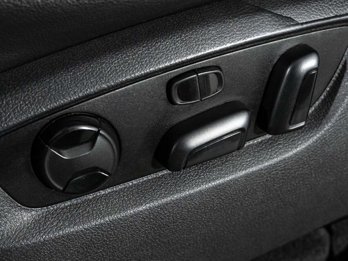 Купить Volkswagen Touareg, 2012, 329 160 км, фото №17