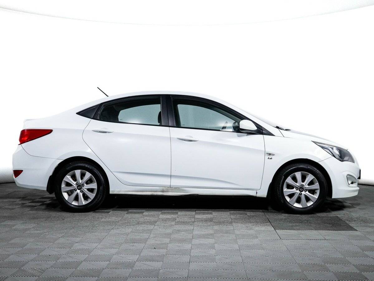Купить Hyundai Solaris, 2016, 236 209 км, фото №4