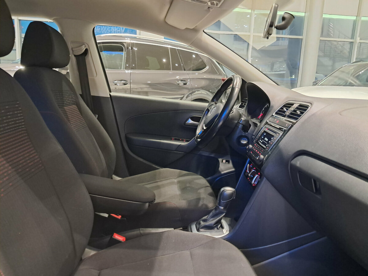 Купить Volkswagen Polo V Рестайлинг, 2017, 41 987 км, фото №11